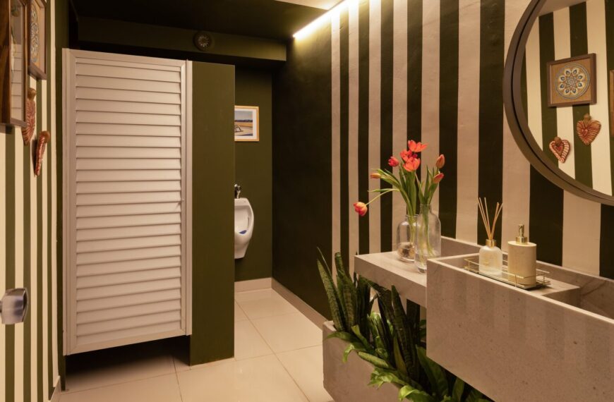 24 – BANHEIRO PÚBLICO MASCULINO | A ODISSEIA COLORIDA